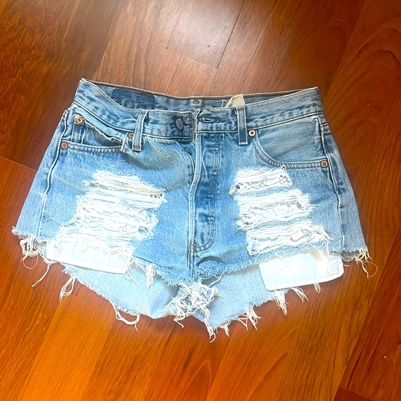 Levi’s high waist ripped / pattern shorts - Picture 1 of 5